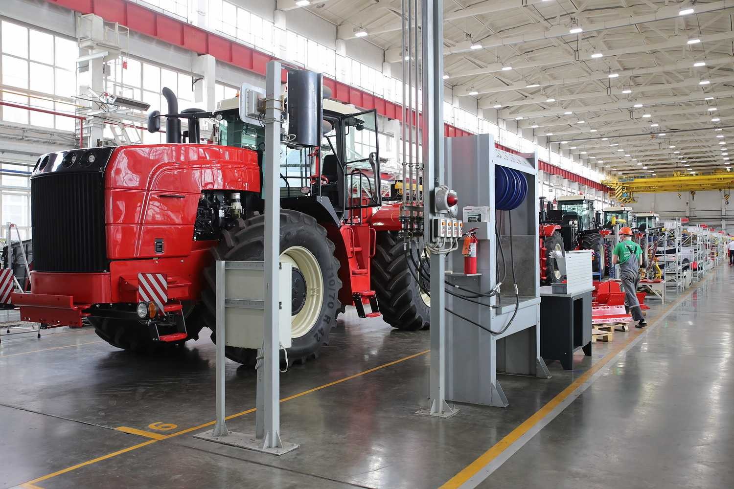 тракторный завод ростсельмаш. новый трактор ростсельмаш 2022. завод ростсельмаш ростов-на-дону. трактор ростсельмаш 2375. новый тракторный завод в ростове на дону.