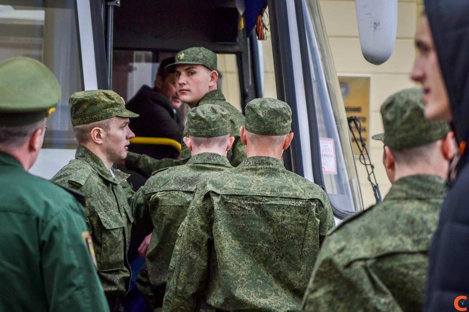 Военнослужащих призывают