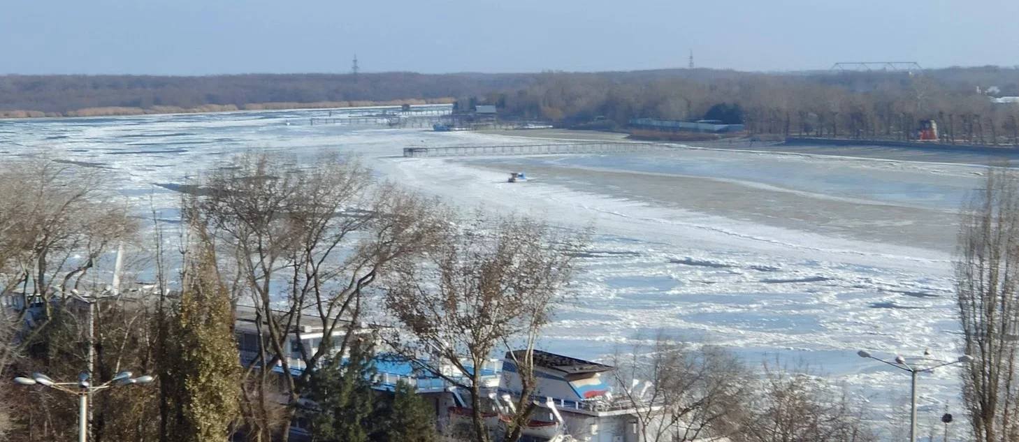 Ростов водоканал отключения. Шуга на реке. Водозабор Ростов на Дону. Водозабор на реке. Водозабор из реки.