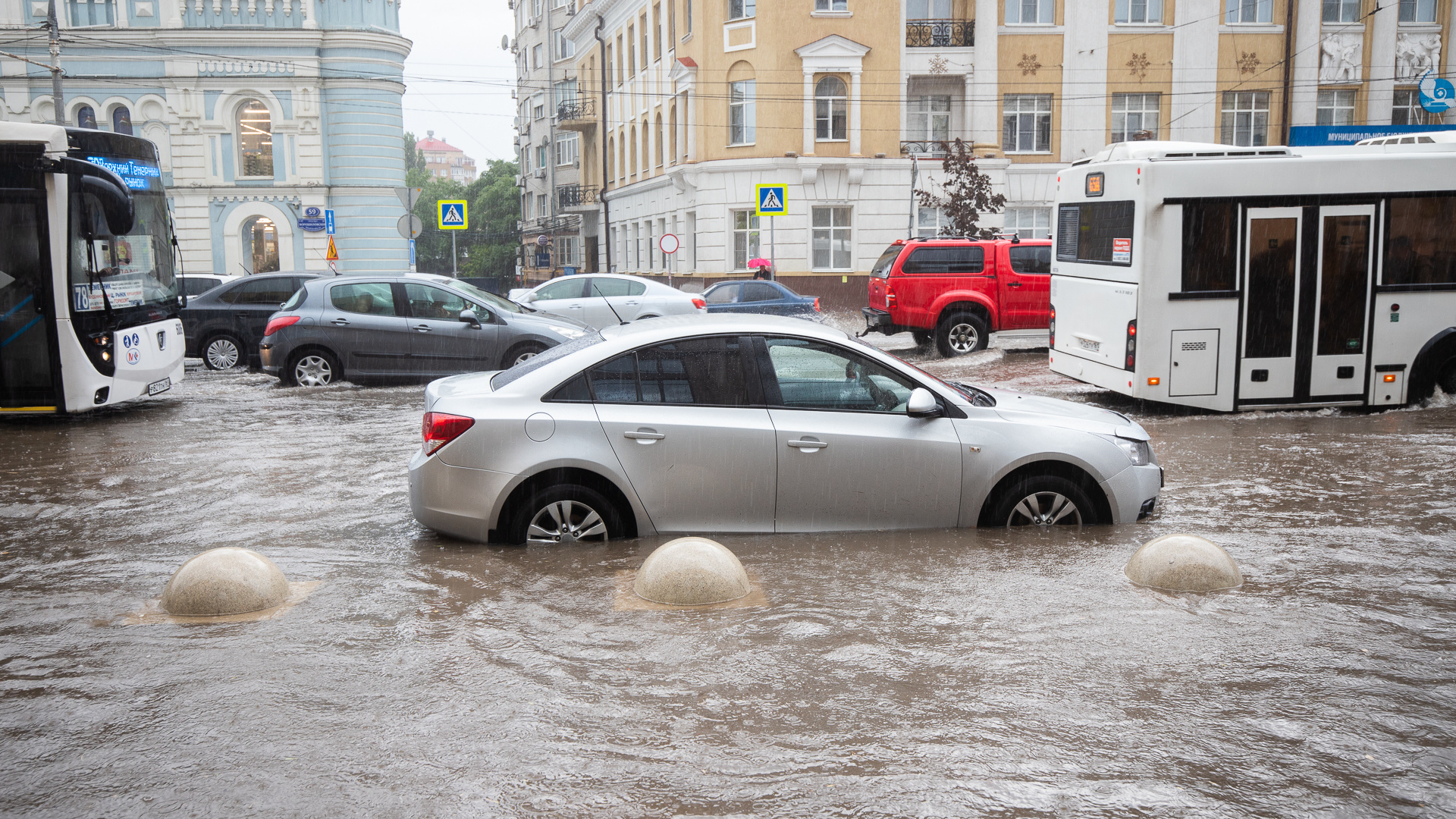 Дождь в ростове на дону фото